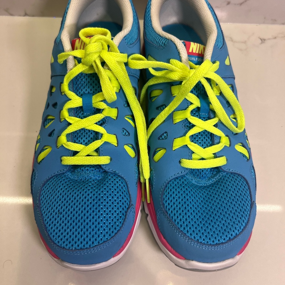 Nike dual fusion running shoes - size 7 - Picture 4 of 5